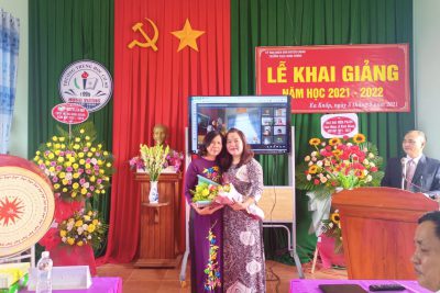 CHIA TAY CÔ PHẠM THỊ CHÚC VỀ NGHỈ HƯU