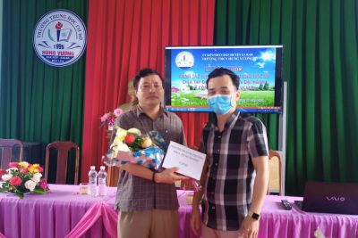 LỄ BÀN GIAO CÔNG TÁC HIỆU TRƯỞNG TRƯỜNG HỌC VÀ CHIA TAY Đ/C NGUYỄN ĐẠI HÀNH VỀ CÔNG TÁC TẠI ĐƠN VỊ MỚI