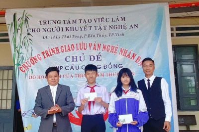 Chương trình giao lưu văn nghệ, chia sẻ yêu thương với trung tâm tạo việc làm cho người khuyết tật Nghệ An.