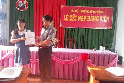 NGÀY 10/5/2018 CHI BỘ HÙNG VƯƠNG TỔ CHỨC LỄ KẾT NẠP ĐẢNG CHO ĐỒNG CHÍ: NGUYỄN THỊ LIÊN