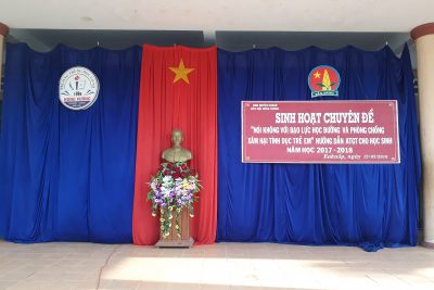 Tại Lễ chào cờ tuần thứ 29 (Thứ 2-12/3/2018) Đoàn, Đội nhà trường đã tiến hành Tuyên truyền phòng chống Bạo lực học đường và phòng chống xâm hại tình dục trẻ em năm 2018.