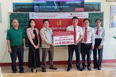 NGÂN HÀNG AGRIBANK CHI NHÁNH EA KNỐP TRAO TẶNG TIVI 75 INCH CHO TRƯỜNG THCS HÙNG VƯƠNG