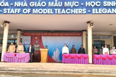 Công an giao thông tỉnh Đắk Lắk tuyên truyền an toàn giao thông cho học sinh Trường THCS Hùng Vương